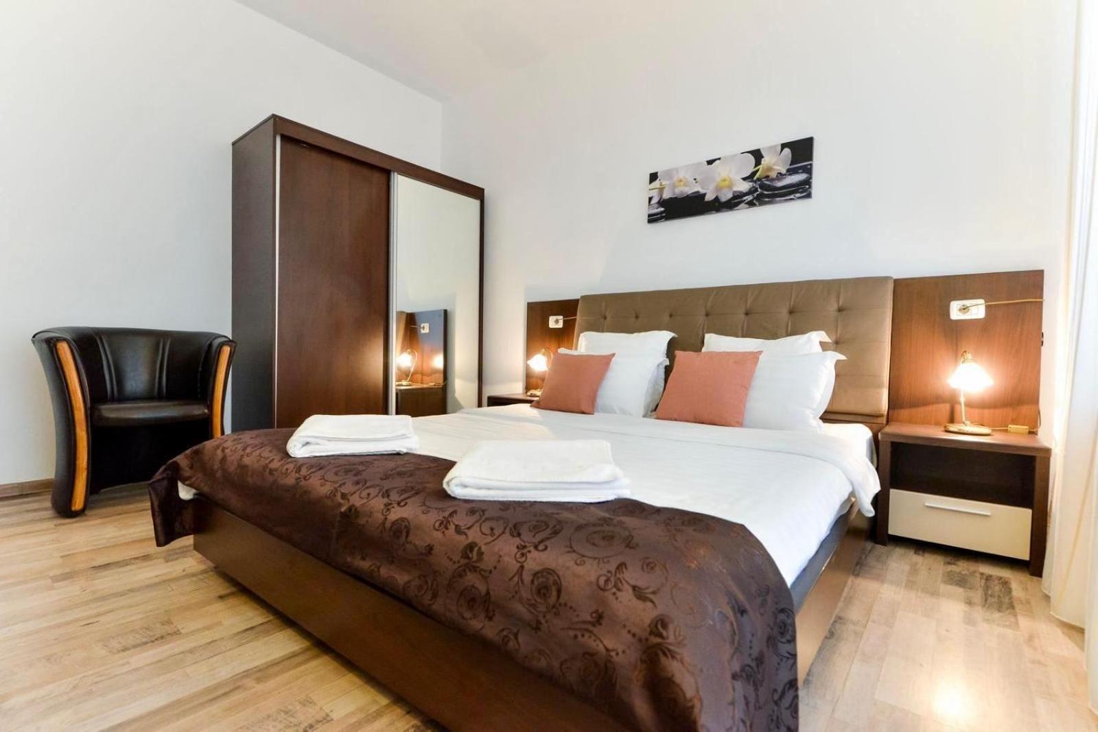 Ago Aparthotel *